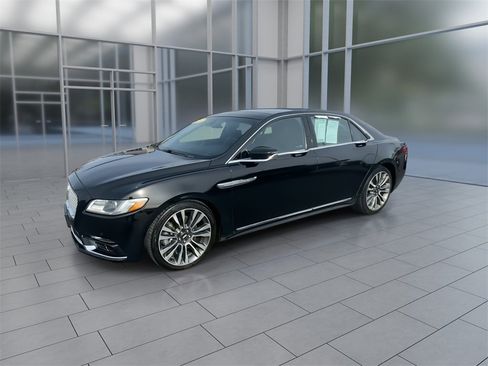 Used 2017 Lincoln Continental Select image 5