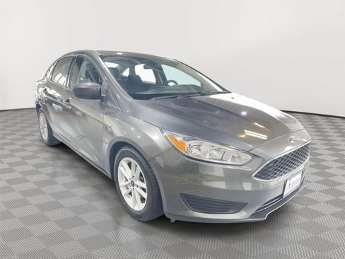 Used 2018 Ford Focus SE FWD image 5