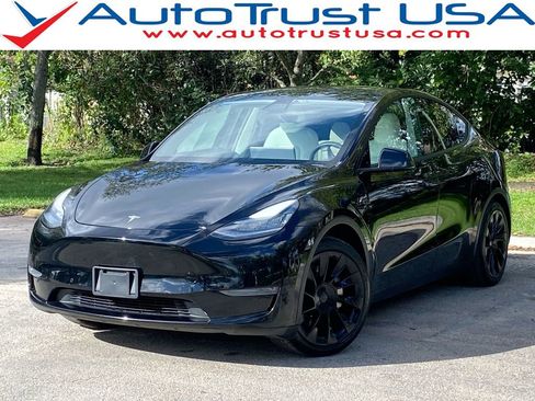 Used 2021 Tesla Model Y Long Range image 1