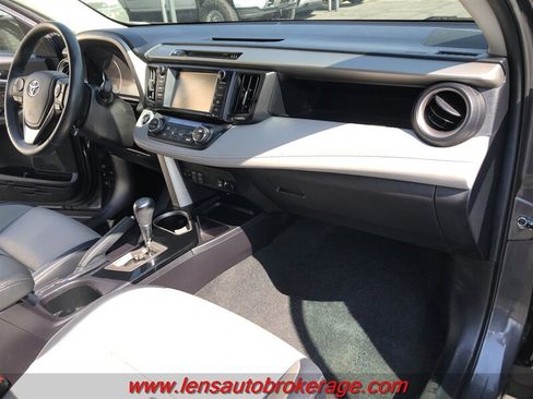 Used 2018 Toyota RAV4 Limited FWD image 23