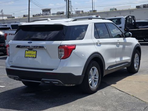 Certified 2022 Ford Explorer XLT w/ Equipment Group 202A RWD image 7