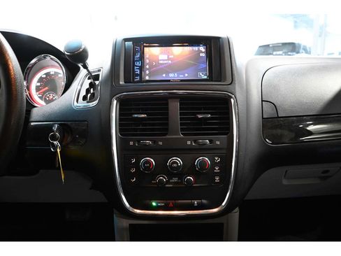 Used 2015 Dodge Grand Caravan SXT FWD image 25
