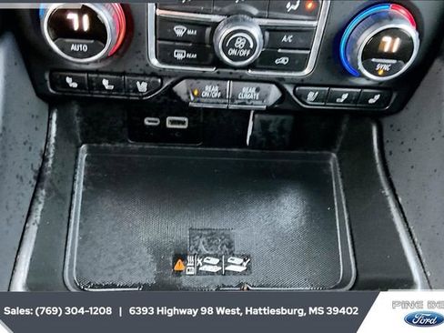 Used 2023 Chevrolet Suburban Premier image 23