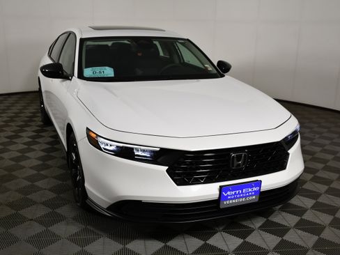 Certified 2025 Honda Accord SE image 3