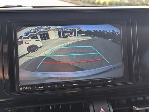 Used 2018 Toyota C-HR XLE FWD image 19