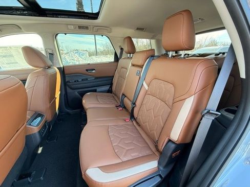 New 2026 Nissan Pathfinder Platinum w/ Cargo Package image 15