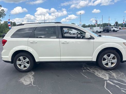 Used 2012 Dodge Journey SXT w/ Popular Equipment Group FWD image 4