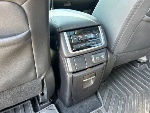 Used 2022 Subaru Ascent Onyx Edition AWD/4WD image 13