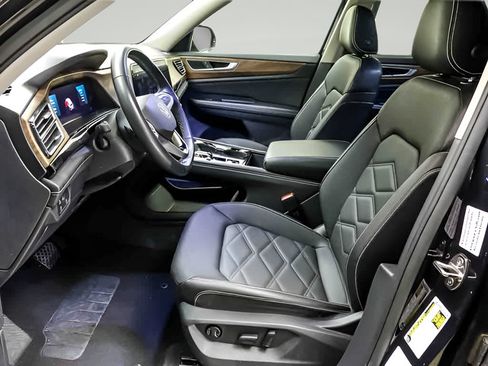 Used 2025 Volkswagen Atlas SE AWD/4WD image 8