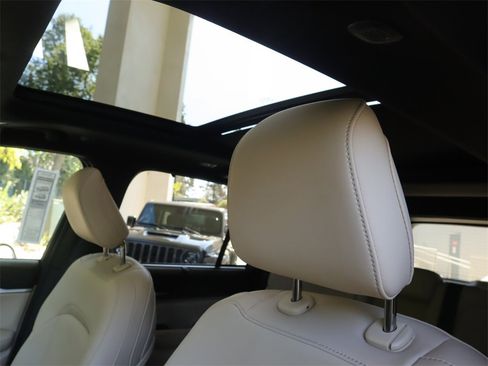 New 2023 Jeep Grand Cherokee 4xe w/ Luxury Tech Group II image 22