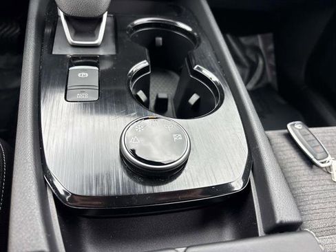 Used 2023 Nissan Rogue SV image 24