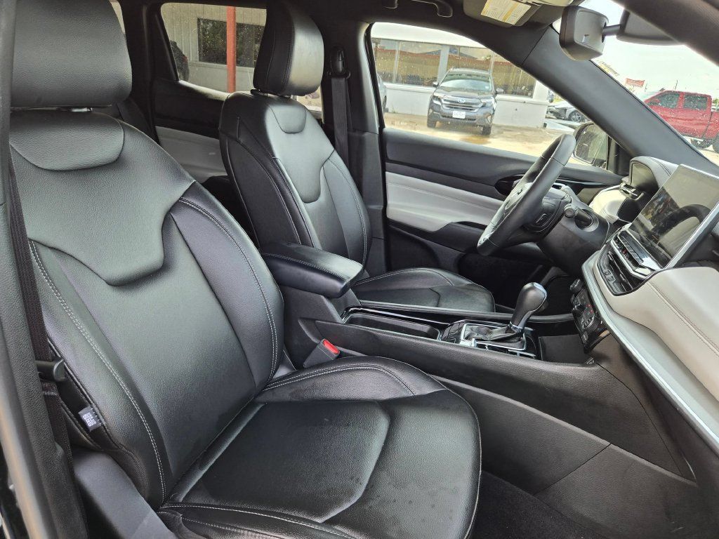 Used 2025 Jeep Compass Limited AWD/4WD image 31