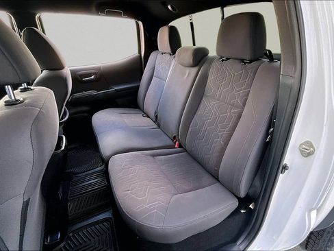 Certified 2019 Toyota Tacoma TRD Off-Road w/ Technology Package AWD/4WD image 25