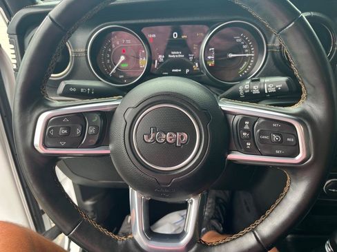 Used 2022 Jeep Wrangler Unlimited Sahara AWD/4WD image 22