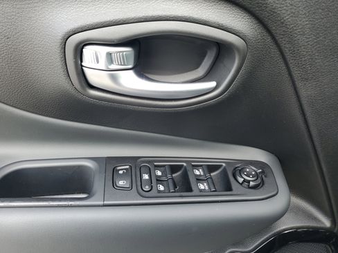 Used 2022 Jeep Renegade Altitude w/ Convenience Group AWD/4WD image 26