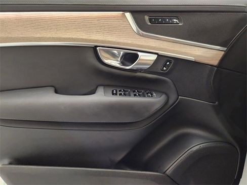 Used 2025 Volvo XC90 B5 Plus image 24