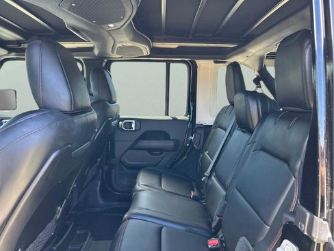 Used 2024 Jeep Wrangler Unlimited Rubicon AWD/4WD image 10