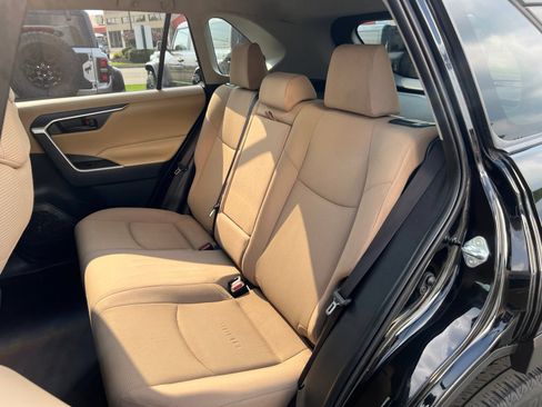 Used 2019 Toyota RAV4 LE w/ All Weather Liner Package AWD/4WD image 33