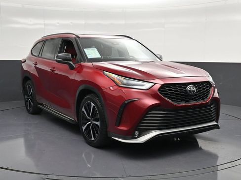 Used 2021 Toyota Highlander XSE FWD image 5