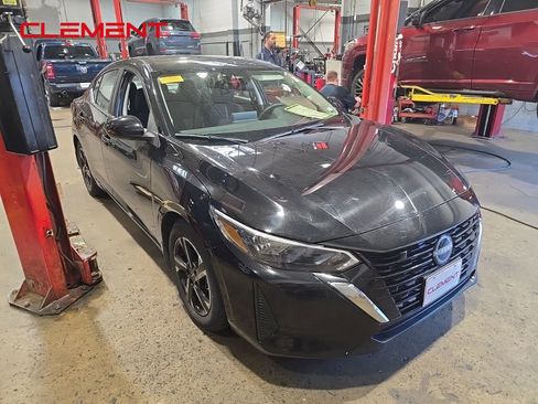 Used 2024 Nissan Sentra SV image 3