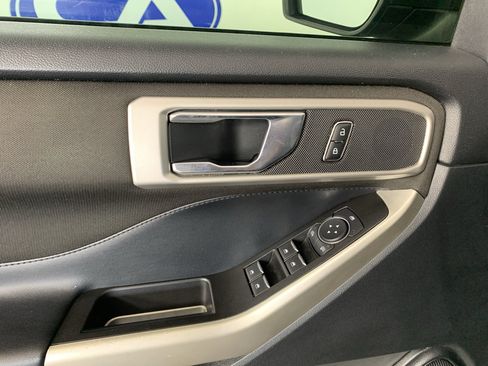 Used 2020 Ford Explorer XLT RWD image 14
