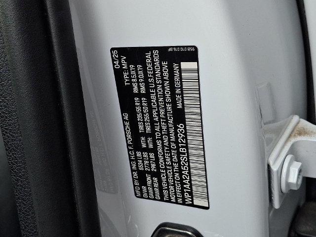 Certified 2025 Porsche Macan AWD/4WD image 29