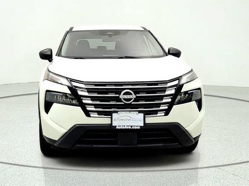 Used 2024 Nissan Rogue S FWD image 2