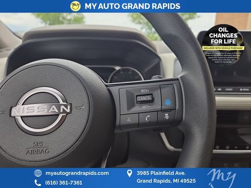 Used 2023 Nissan Rogue SV AWD/4WD image 16