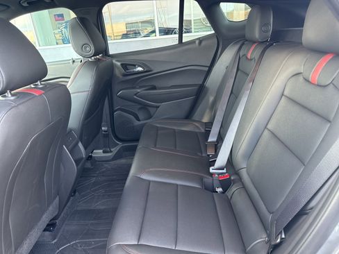 Used 2025 Chevrolet Trax RS w/ Sunroof Package image 16