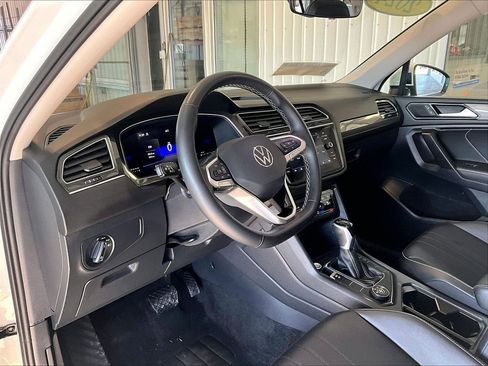 Used 2024 Volkswagen Tiguan SE image 8