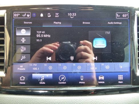 Used 2024 Chrysler Pacifica Touring-L FWD image 46
