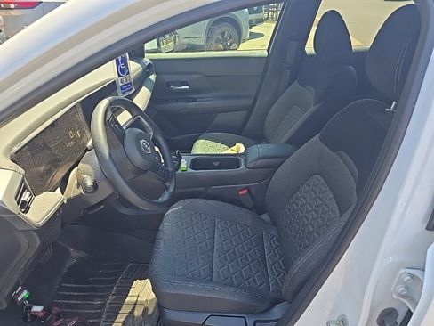Used 2025 Nissan Kicks SV FWD image 4