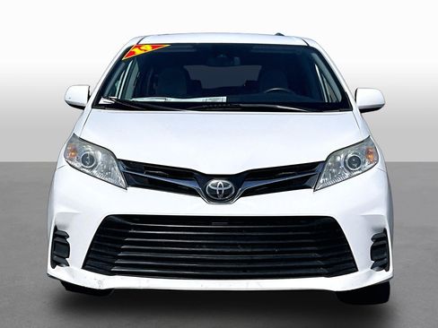 Used 2019 Toyota Sienna LE FWD image 3