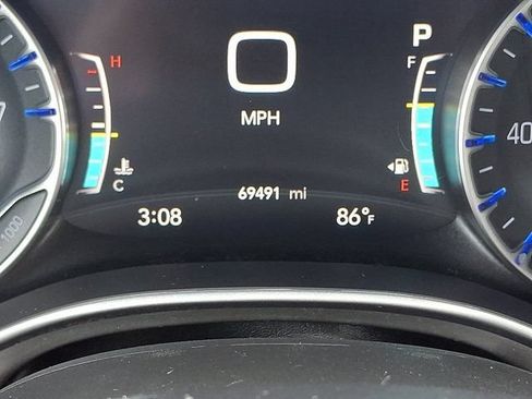 Used 2020 Chrysler Pacifica Touring-L w/ Advanced Safetytec Group AWD/4WD image 25