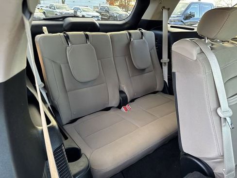 Used 2023 Ford Explorer XLT image 22