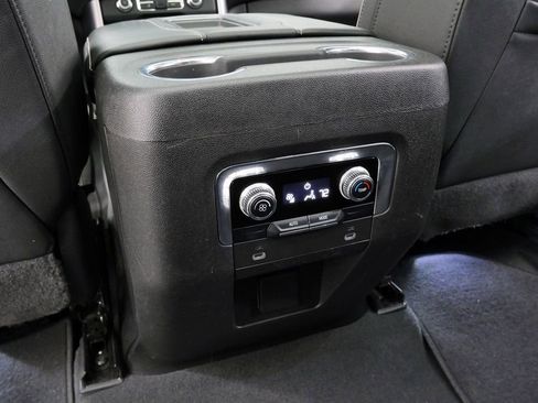 Used 2023 GMC Yukon XL SLT AWD/4WD image 19