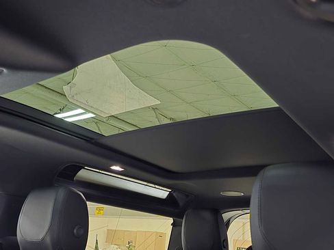 Used 2023 Land Rover Defender 90 X-Dynamic SE image 20