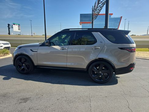 Used 2023 Land Rover Discovery S R-Dynamic image 8