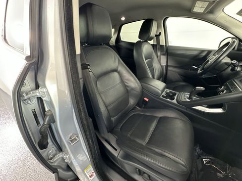 Used 2019 Jaguar E-PACE S image 31