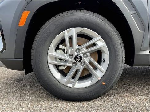 Used 2025 Hyundai Tucson SE image 12