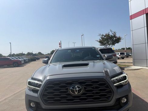 Used 2021 Toyota Tacoma TRD Sport w/ Technology Package RWD image 2