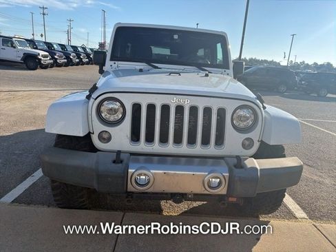 Used 2017 Jeep Wrangler Unlimited Sahara image 2