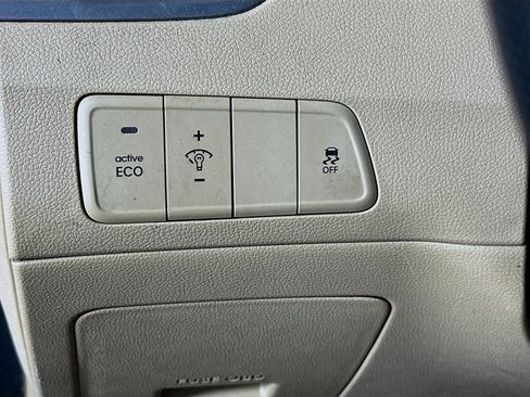 Used 2012 Hyundai Elantra Limited w/ Technology Pkg 5 FWD image 16