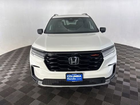 Used 2025 Honda Pilot TrailSport image 2