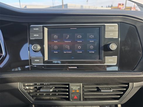 Used 2023 Volkswagen Jetta SE image 21