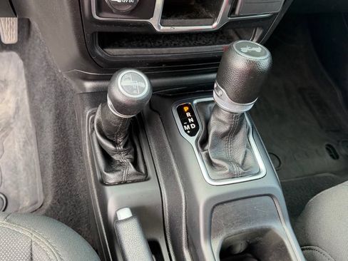 Used 2020 Jeep Wrangler Sport AWD/4WD image 25