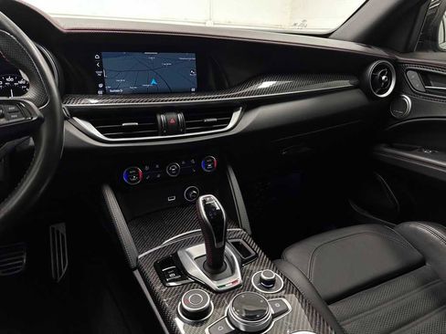Used 2023 Alfa Romeo Stelvio Estrema image 28