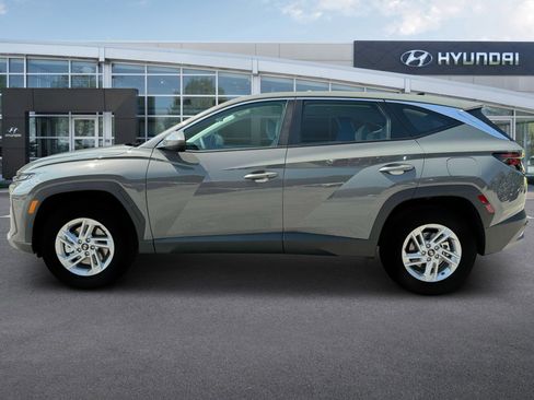 Used 2025 Hyundai Tucson SE image 3