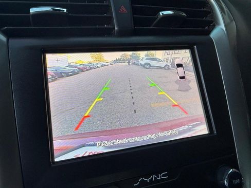 Used 2020 Ford Fusion SE image 28