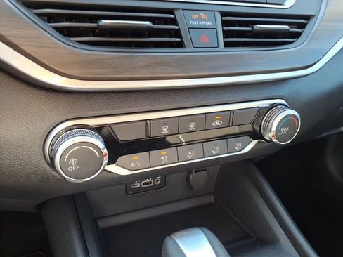 Used 2025 Nissan Altima 2.5 SV FWD image 22